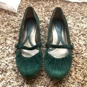 Naturalizer green suede mary janes 6.5